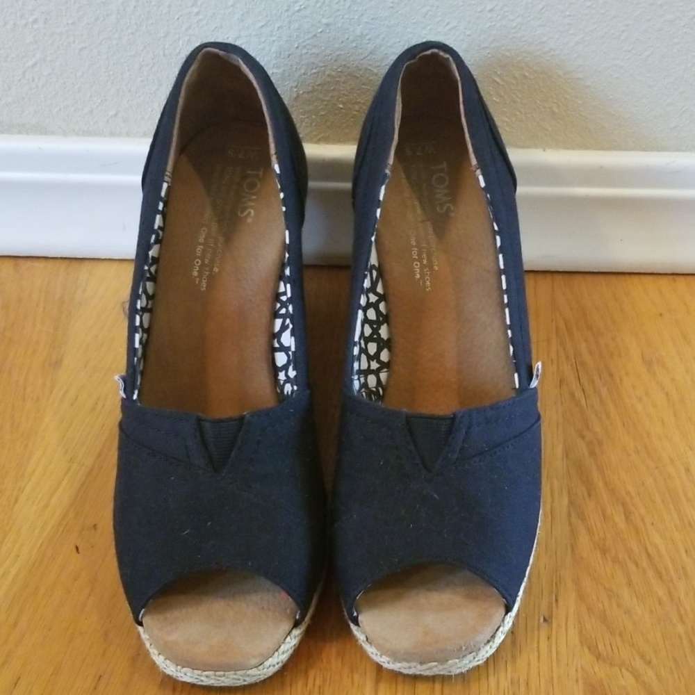 Tom's Calypso peep toe wedge